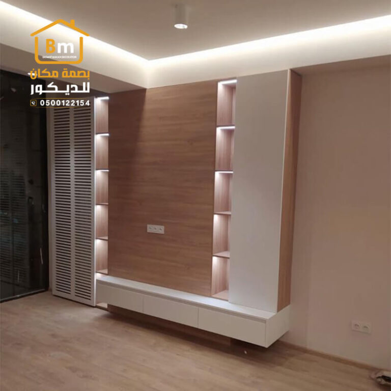 رفوف مع اضاءة جميلة